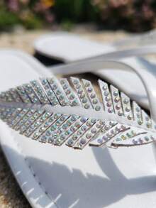 New Summer Rhinestone Leaf Flat Flip Flops, Versatile Comfortable Casual Wear, Suitable For Beach, Vacation - White - View 4