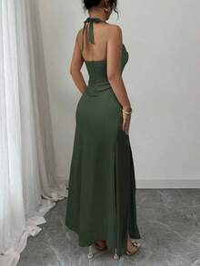 Vestido camisero elegante de color champagne, con tela de satén elástica y abertura lateral de largo maxi - Verde militar - Ver 2