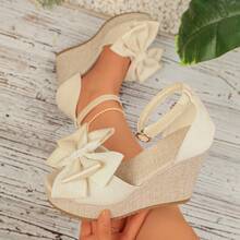 Mẫu sandal đế xuồng cao gót, hở mũi, quai hậu mới mùa hè 2026 dành cho nữ, sandal cao gót một mảnh với khóa cài và nơ phối màu thời trang. - Màu be - Xem 6