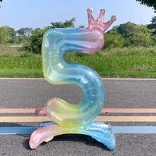32英寸彩虹渐变自立数字气球（0-9），是生日派对、周年纪念、婚礼、圣诞节和户外活动的理想装饰。 - 站立數字氣球 - 查看 16