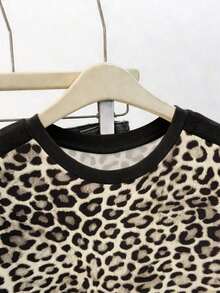 Camiseta de cuello redondo con estampado de leopardo vintage clásico y casual para mujer, adecuada para el verano - Negro - Ver 3