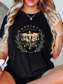 1 pieza Camiseta de talla grande para mujer - Plus Size - Mysterious Moments, la 'BASGIATH WAR COLLEGE' presenta una elegante camiseta casual de cuello redondo para mujeres de tallas grandes, adornada con patrones de alas, luna y nubes, perfecta para primavera y verano. Talla grande, corte holgado, transpirable, ligera, casual, Y2K, ropa urbana, boho, vintage, minimalista, estilo rústico, athleisure, verano, 100% algodón. - Negro - Ver 1