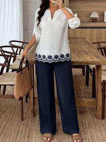 Conjunto informal de mujer con bloqueo de color y bordado en escote en V, otoño/invierno - Azul y blanco - Ver 3