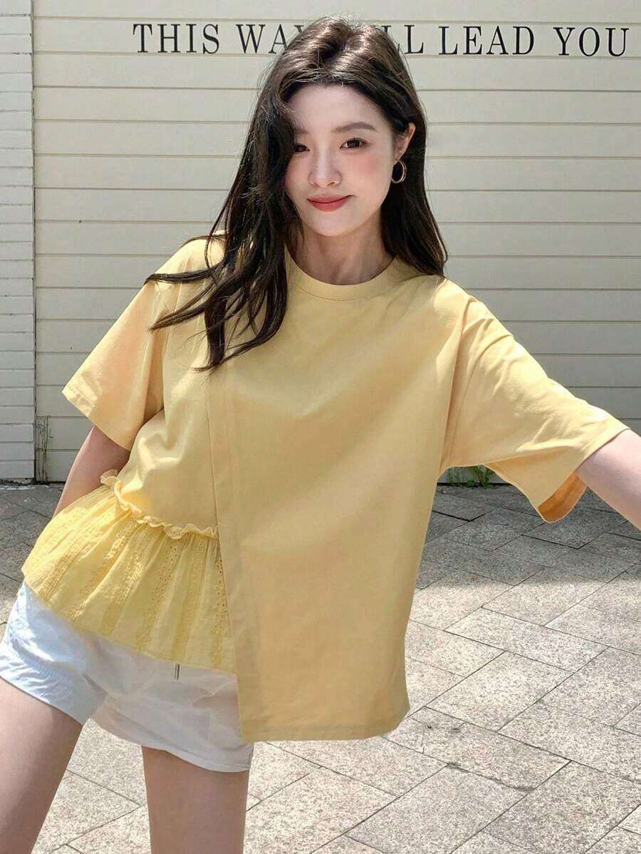 Camiseta casual de mujer para el verano con cuello redondo, manga corta, ajuste holgado y dobladillo con volantes y un solo unicolor - Amarillo - Ver 1