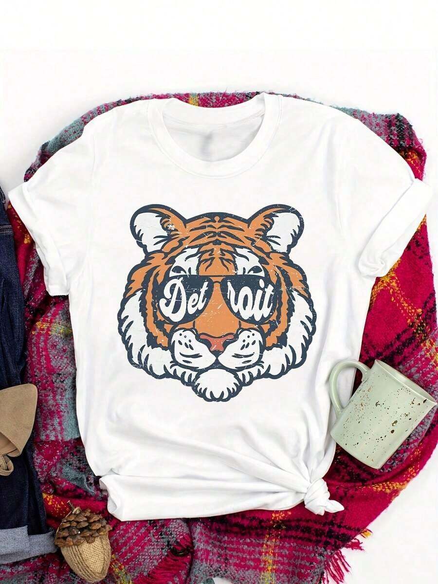 Short Sleeve [Retro Detroit Tiger T-Shirt] Women's T-Shirt With Retro Detroit Tiger Mascot Graphic Print | Nostalgic Urban Pride, Comfortable For All Seasons, Machine Washable T-Shirt, Cute And Casual Summer Graphic Tees For Women - 白色 - 查看 1