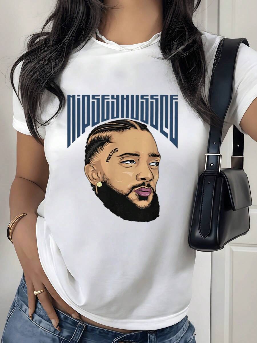 An Artistic Figure Representing Feminine Strength And Confidence With Modern Lines And Deep Tones That Evoke Independence And Inner Power. A Stylish Casual Women's T-Shirt For Everyday Wear. - 白色 - 查看 1