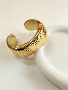 1-4pcs Gold Thick Wide Open Cuff Bracelet Set, Minimalist Polished/Hammered Square Design, Geometric And Asymmetrical Closed Bangles, High-Quality Resin Material With UV Plating For Long-Lasting Color, Suitable For Daily, Party And Holiday Wear - Gold - View 3