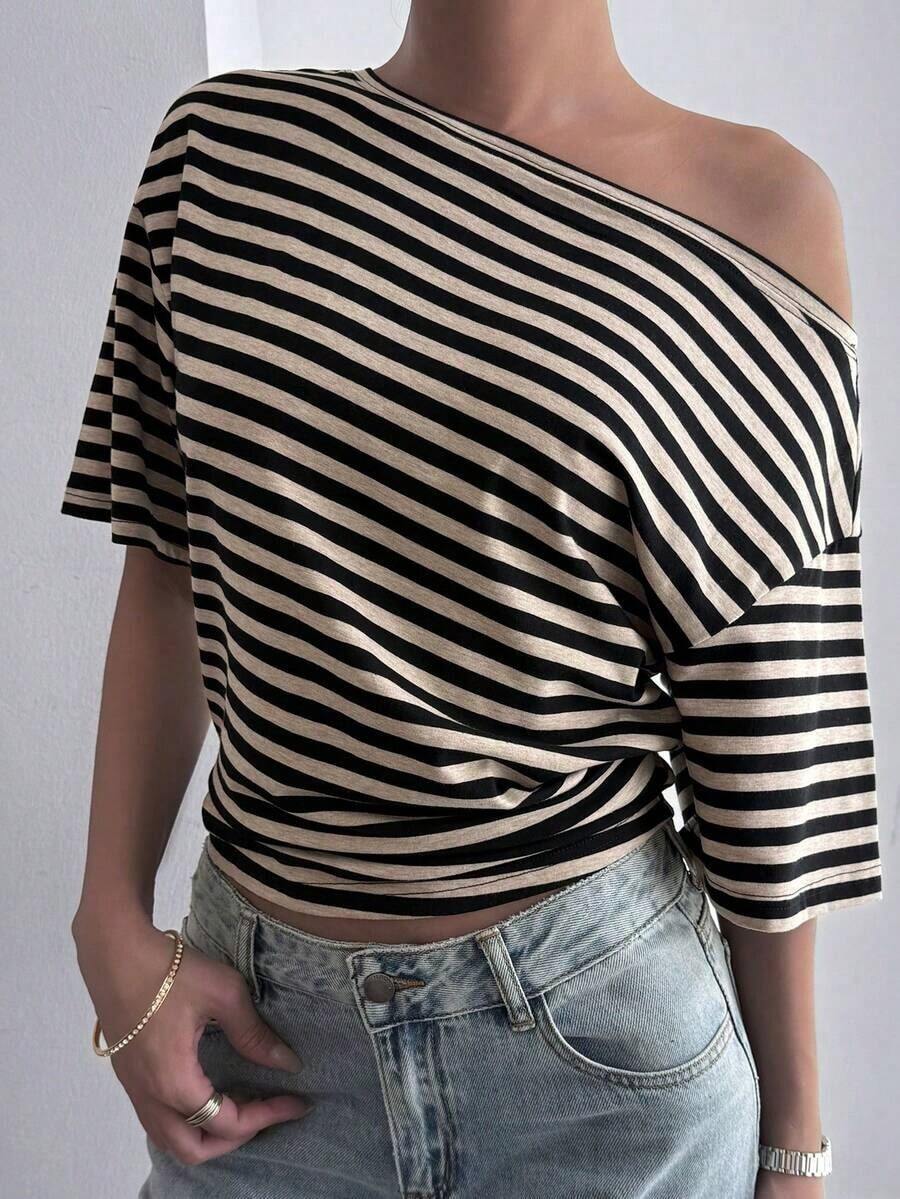 Blusa holgada y casual de mujer con rayas y parches, cuello oblicuo y manga corta, elegante estilo callejero para primavera, verano y otoño - Blanco y Negro - Ver 1