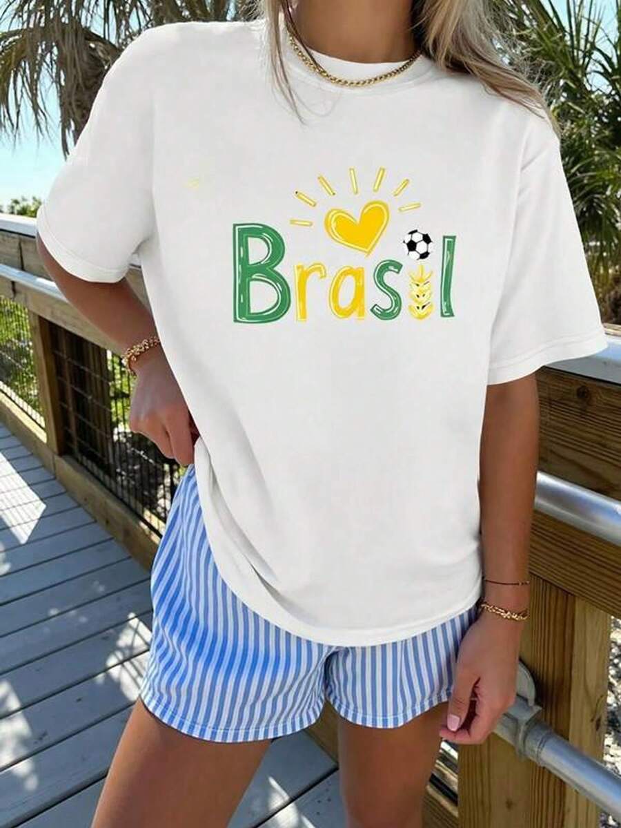 Camiseta de mujer de manga corta y cuello redondo, 100% fibra de , lavable a máquina, fácil de cuidar, con estampado casual de letra y diseño en forma de corazón con motivo de fútbol brasileño, nueva colección de verano 2026 para uso diario y vies