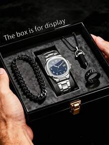 Bộ 4 món đồng hồ nam cao cấp mạ vàng đen, gồm đồng hồ ba mặt số La Mã, vòng tay mắt xích kiểu , dây chuyền mặt đá pha lê đen và nhẫn vàng khắc chữ. Dây đeo mạ vàng đen và vỏ mạ vàng toàn bộ toát lên phong cách mạnh mẽ, uy quyền và sang trọng. - màu đen - Xem 30