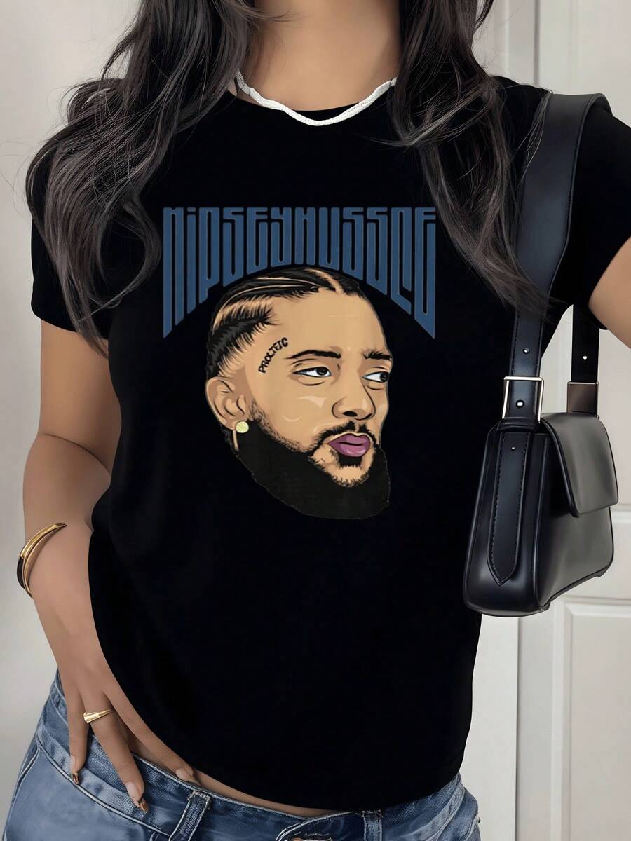 Figura artística que representa fuerza y confianza femenina con líneas modernas y tonos profundos que evocan independencia y poder interior camiseta de mujer casual elegante para uso diario - Negro - Ver 1