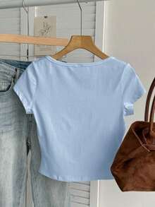 Camiseta ajustada de mujer de cuello de pico, manga raglán, color azul claro, estilo minimalista casual, 95% algodón - Celeste - Ver 2