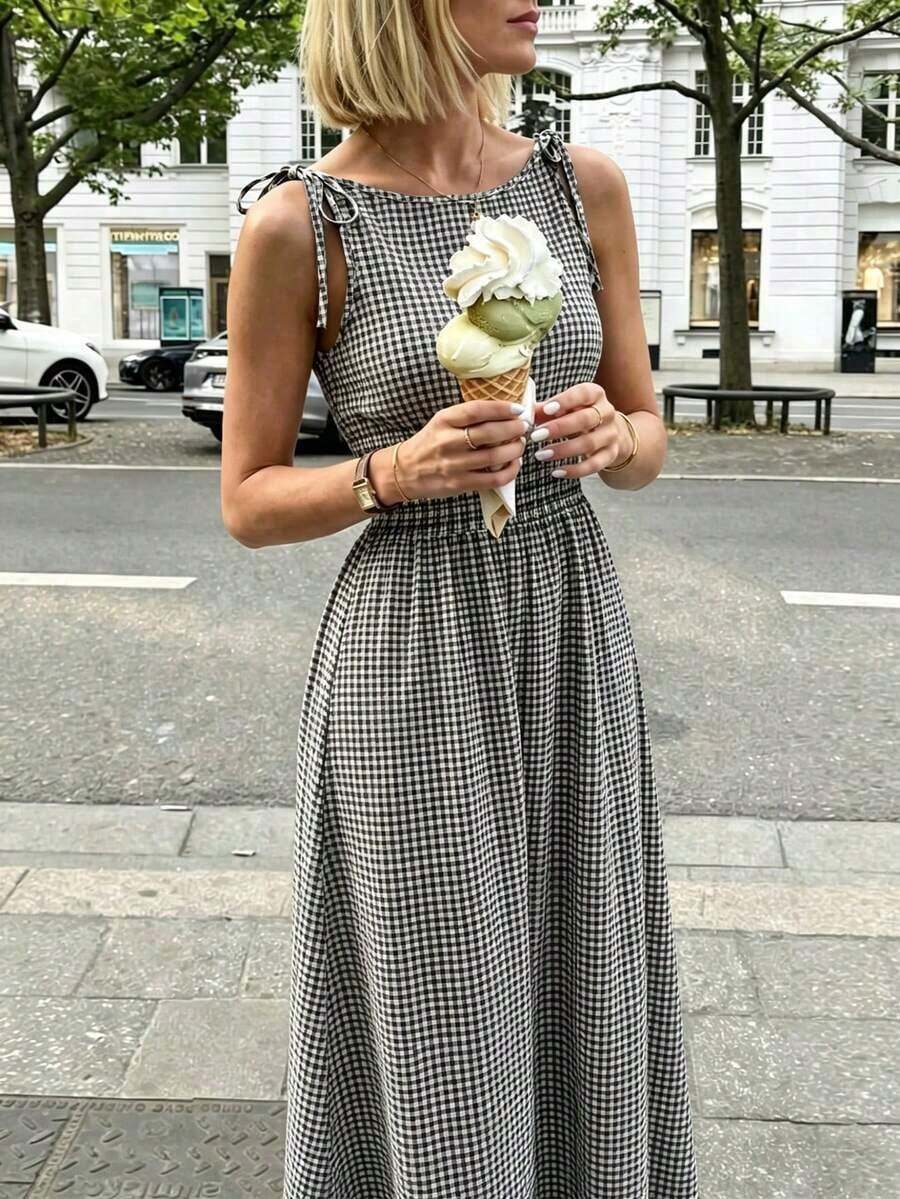 Vestido maxi a cuadros marrones 2026 para mujer, con tirantes de lazo y cintura fruncida con volantes, estilo minimalista casual y perfecto para vacaciones y uso diario - Blanco y Negro - Ver 1