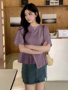 Camiseta casual de mujer para el verano con cuello redondo, manga corta, ajuste holgado y dobladillo con volantes y un solo unicolor - Morado - Ver 3