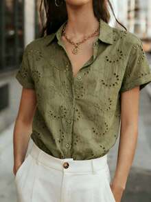 Blusa de mujer de unicolor de manga corta, semitransparente de malla, con cuello de camisa y botones delanteros - Blusa casual de oficina de primavera y verano de poliéster ligero - Verde militar - Ver 2
