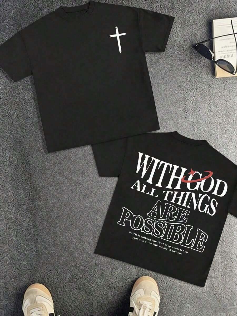 Dio è grande: con Lui tutto è possibile. Questa classica t-shirt in stile retrò è un capo versatile del guardaroba, adatto a tutte le stagioni e occasioni. Realizzata con un tessuto misto di alta qualità composto da cotone e poliestere da 180 g, questa t-shirt premium da uomo presenta una caratteristica stampa grafica con croce e lettere, rendendola una scelta ideale per eventi cristiani. Comodo, traspirante e con un taglio ampio e rilassato, è progettato per essere indossato sia da uomini che da donne. È un'ottima opzione per feste, attività all'aperto in primavera e estate, o per un abbigliamento casual quotidiano. Inoltre, è un regalo premuroso per amici, familiari o studenti universitari, ed è un dono perfetto e sincero per la Festa del Papà. - nero - Visualizzare 1