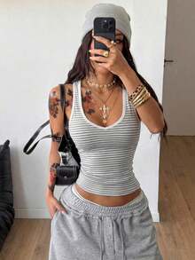 Camiseta de punto de verano con cuello en V gris, cómoda y elegante, con encaje de contraste, para salir y vacaciones - Gris Claro - Ver 3
