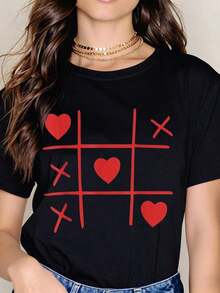 White T-Shirt With Red Hearts And XS Tic Tac Toe Design, Casual Top For Women, Valentine's Day Gift, Wearable Art, Fashion Statement, Round Neck, Short Sleeve, Soft And Comfortable Cotton Clothing For Everyday Style. - 黑色 - 查看 7