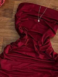 Elegante vestido ajustado de color vino tinto con cuello halter, con diseño asimétrico y fluido, perfecto para fiestas, vacaciones en la playa, festivales de música, salidas y citas, vestido ajustado de verano para mujer, vestido de fiesta para mujer - Burdeos - Ver 6