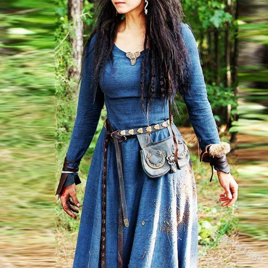 Medieval Retro Dress With Round Neckline, Long Sleeves, And A Slim Fit, Artistic Cotton-Linen Long Cosplay Dress For Women
