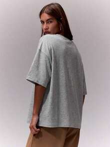 Camiseta de cuello redondo suave y oversize, parte de un armario cápsula casual, camiseta oversize para uso diario, aeropuerto, vuelta al colegio, elegante para primavera y verano, vacaciones - Gris - Ver 2
