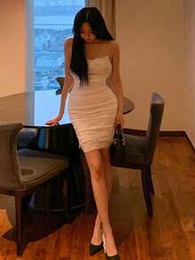 Vestido mini elegante de mujer con tirantes de espagueti, plisado y de unicolor, vestido de verano para la temporada de regreso a la escuela - Blanco - Ver 4