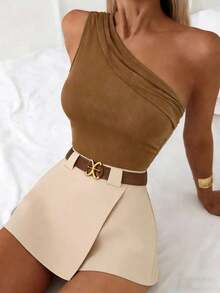 Nuevo conjunto de 2 piezas de primavera/verano con diseño de moda francés chic: top ajustado de tirantes con pliegues en los hombros en color marrón + shorts de pierna ancha elásticos en la cintura en color negro, conjunto casual para uso diario y - Multicolor - Ver 5