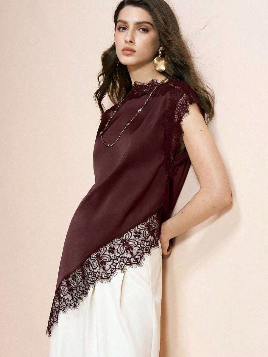 Blusa de mujer , de tela de piqué con lunares en blanco y negro, con empalme de encaje de unicolor y bajo asimétrico, elegante para citas y atuendos de verano - Burdeos - Ver 1