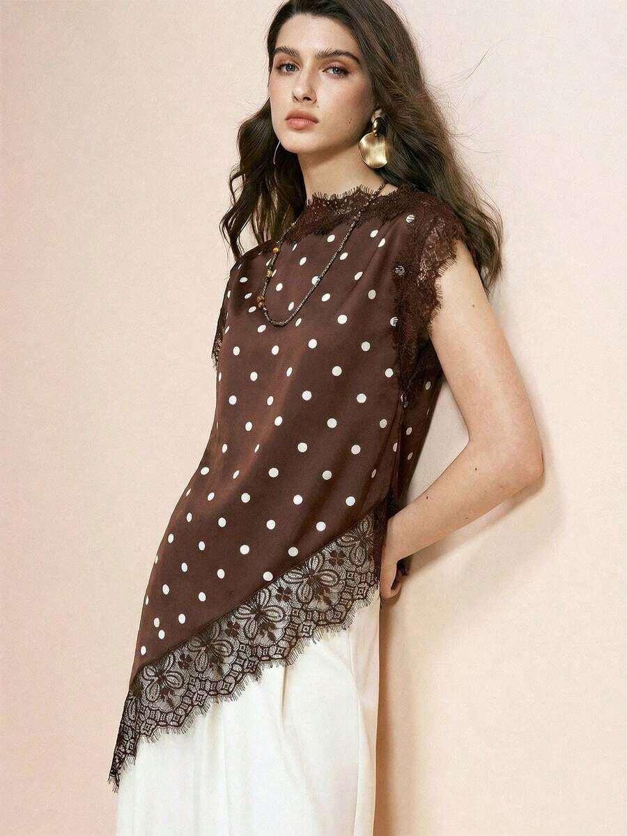 Blusa de mujer , de tela de piqué con lunares en blanco y negro, con empalme de encaje de unicolor y bajo asimétrico, elegante para citas y atuendos de verano - Multicolor 2 - Ver 1