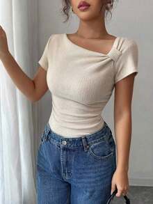 Camiseta de mujer de unicolor con cuello asimétrico, fruncida y de manga corta ajustada - Caqui - Ver 6