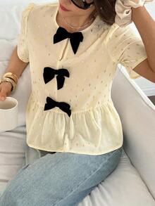 Camisa de mujer con cuello redondo, manga corta, decoración de lazo y bajo con volantes - Amarillo claro - Ver 4