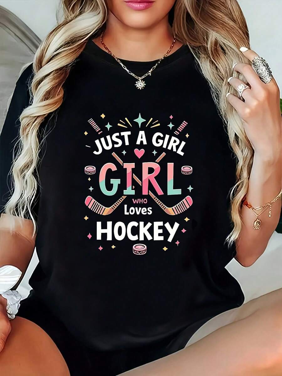 Talla Grande - Talla Grande - Talla Grande - Camiseta Oversize JUST A WHO Loves HOCKEY Estamp | Cuello Redondo Negro, Manga Corta, Estilo Casual, uste Cómodo, Diseño Moderno, Lavable a Máquina, Tejido Suave, I para Uso Diario y Regalos Festivos