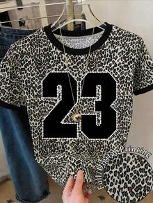 Camiseta de mujer de manga corta con cuello redondo, estampado de leopardo y gráfico numérico - Multicolor - Ver 1