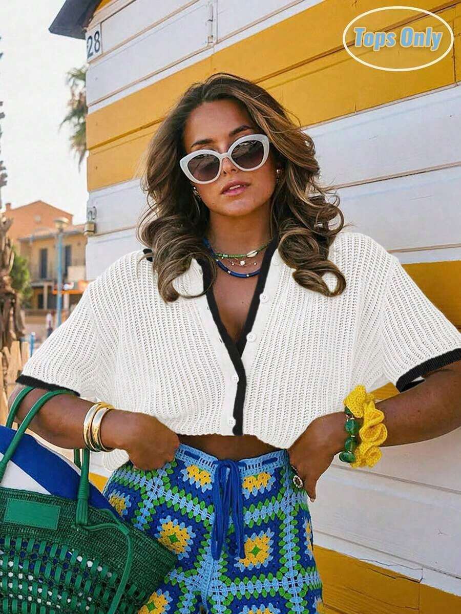 Blusa de punto de cuello polo de manga corta para mujer, con detalles de botones y recortes, con ribetes contrastantes - Uso casual y cómodo para el verano, versátil para el estilo diario de calle - Blanco - Ver 1