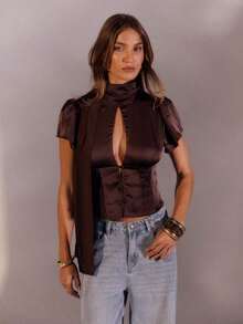Blusa de satén ligera para mujer con cuello alto, detalle de bufanda, botones delanteros, mangas abullonadas, silueta ajustada, atuendos de verano para salir, blusas lindas, blusas elegantes, blusas de satén, blusa marrón - Café integral - Ver 5