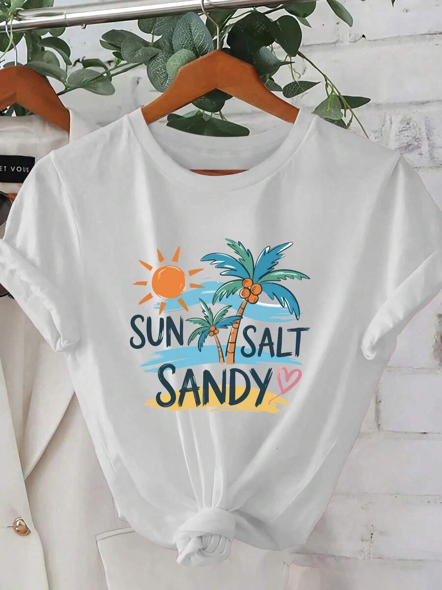 Women's T-Shirt - Regular Fit With Short Sleeves, Featuring A 2D Geometric Tropical Print Including The Sun, Palm Trees, And The Words "SUN SALT SANDY". This Casual Short-Sleeved, Crew-Neck T-Shirt Is Suitable For All Seasons And Is Available In Various Colors And Sizes. It Boasts A Festive, Modern, And Retro Aesthetic With Breathable Material And Eye-Catching Prints. - 白色 - 查看 1