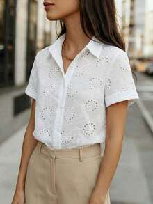 Blusa de mujer de unicolor de manga corta, semi-transparente de malla, con cuello de camisa y botones delanteros - Blusa casual de oficina de primavera y verano de poliéster ligero - Blanco - Ver 4