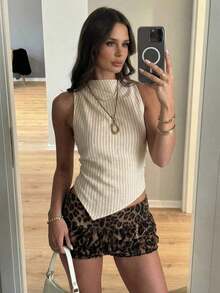 Blusa de satén con cuello plisado, sin mangas, elegante y minimalista para oficina, con dobladillo puntiagudo - Caqui - Ver 4