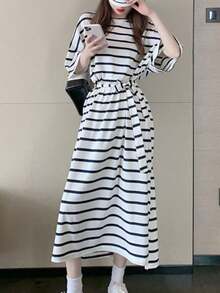 Vestido mediano y largo de mujer Vestido de verano de manga corta estilo coreano con cintura ajustada que adelgaza, cubre el abdomen, ropa de mujer, vestido largo de rayas hasta la rodilla con cinturón tipo camiseta - Blanco - Ver 6