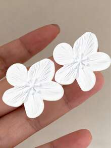 1 Pair Elegant Floral Vintage Design Fashion Earrings For Women - White - View 7