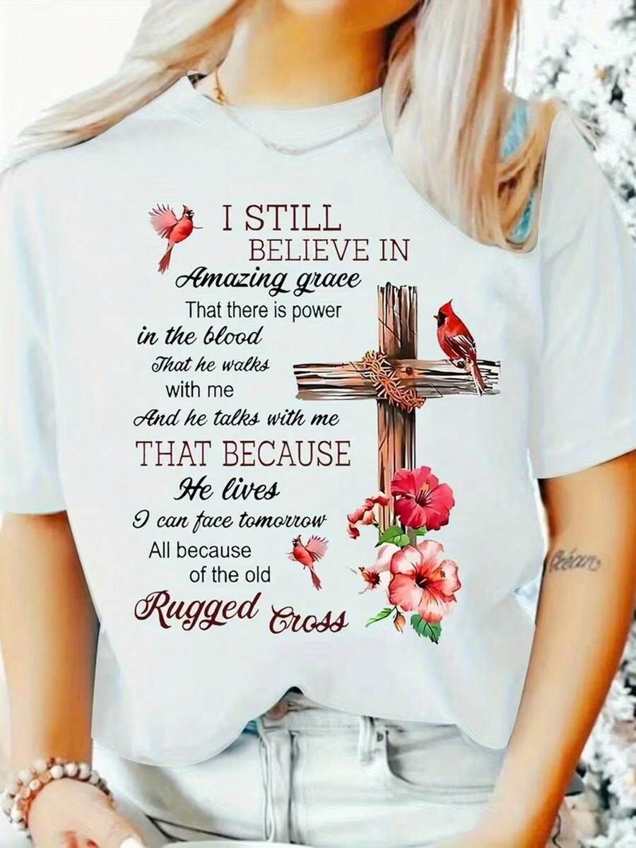 Camiseta blanca de talla grande y elegante para mujer con diseño gráfico inspirador, presenta una hermosa cruz de madera con un cardenal rojo, flores de hibisco y texto edificante sobre la fe y la esperanza, perfecta para atuendo casual, festivo de fiesta para adultos, ropa de celebración de - Blanco - Ver 1