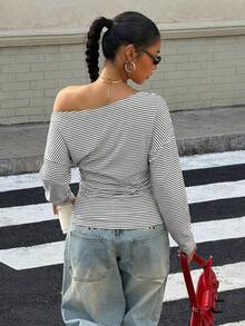 Camiseta ajustada con hombro asimétrico a rayas para mujeres, ideal para vacaciones de verano - Blanco - Ver 2