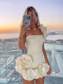 Cream-Colored Strapless Short Dress With 3D Floral Appliqués, Elegant Bodycon Design Ideal For Summer Dinners And Festive Events. - 白色 - 查看 2