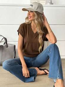 Camiseta casual de mujer de unicolor con cuello en V, mangas cortas tipo murciélago, para usar con vaqueros - Marrón - Ver 5