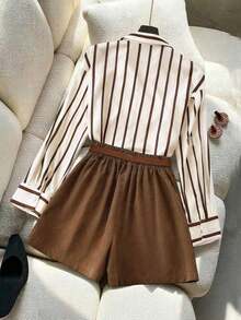 Conjunto de camisa holgada con rayas y pantalones cortos de talle alto en azul marino, conjunto de vestir minimalista y elegante para primavera/verano - Café integral - Ver 2