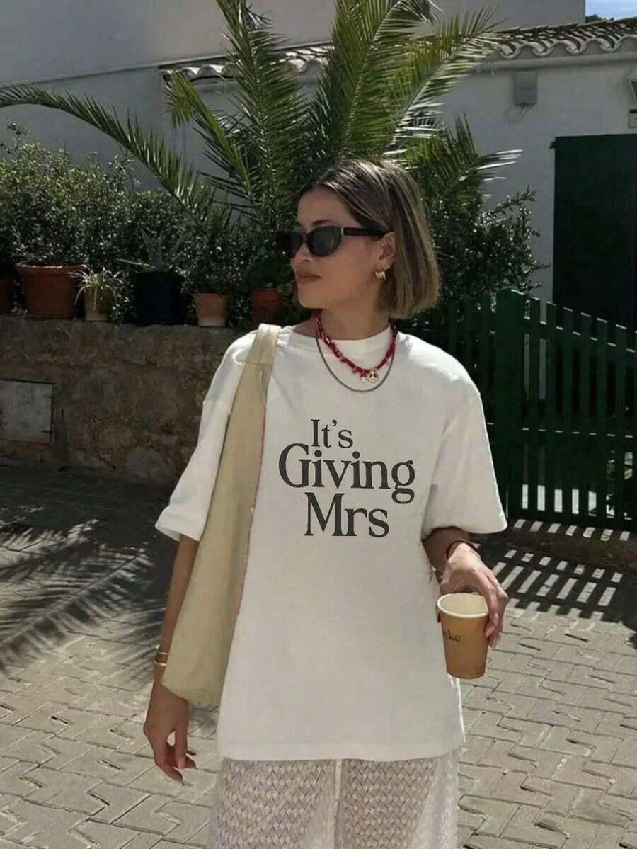 Es la camiseta de "Mrs" que todo el mundo desea - Camiseta de Futura Novia | Máxima Participación | Conjunto de despedida de soltera | Camiseta Casual de Verano para Mujer con Estampado Gráfico, Manga Corta y Cuello Redondo, Blusas para Mujer, Camisetas Gráficas de Verano para Mujer, Camiseta Casual Estampada para Mujer, Manga Corta y Cuello Redondo, Moda Urbana Local de Primavera/Verano. - Blanco - Ver 1