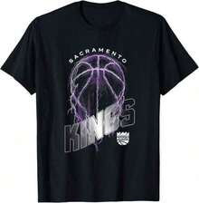 Camiseta de manga corta de la nueva colección Soft con el logo de los Sacramento Kings Lightning Bolt. Camisetas exclusivas para fans premium. Camisetas unisex casuales de manga corta, imprescindibles para los fans. Adecuadas para festivales, fiestas, uso en casa, desplazamientos diarios, conjuntos de regreso a clases y looks para conciertos. Impresas y enviadas en los EE. UU. Camisetas 100% algodón. Camisetas básicas opacas y versátiles. 100% algodón. - Negro - Ver 5