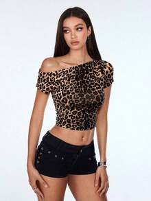 Camiseta corta de manga corta con cuello asimétrico, cintura fruncida y tejido jacquard acanalado amarillo.Moda primavera/verano para mujeres, estilo minimalista y elegante, apropiado para maestros/estudiantes, de uso versátil y casual. - Multicolor - Ver 1