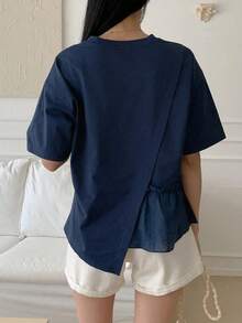 Camiseta casual de mujer para el verano con cuello redondo, manga corta, ajuste holgado y dobladillo con volantes y un solo unicolor - Azul marino - Ver 5