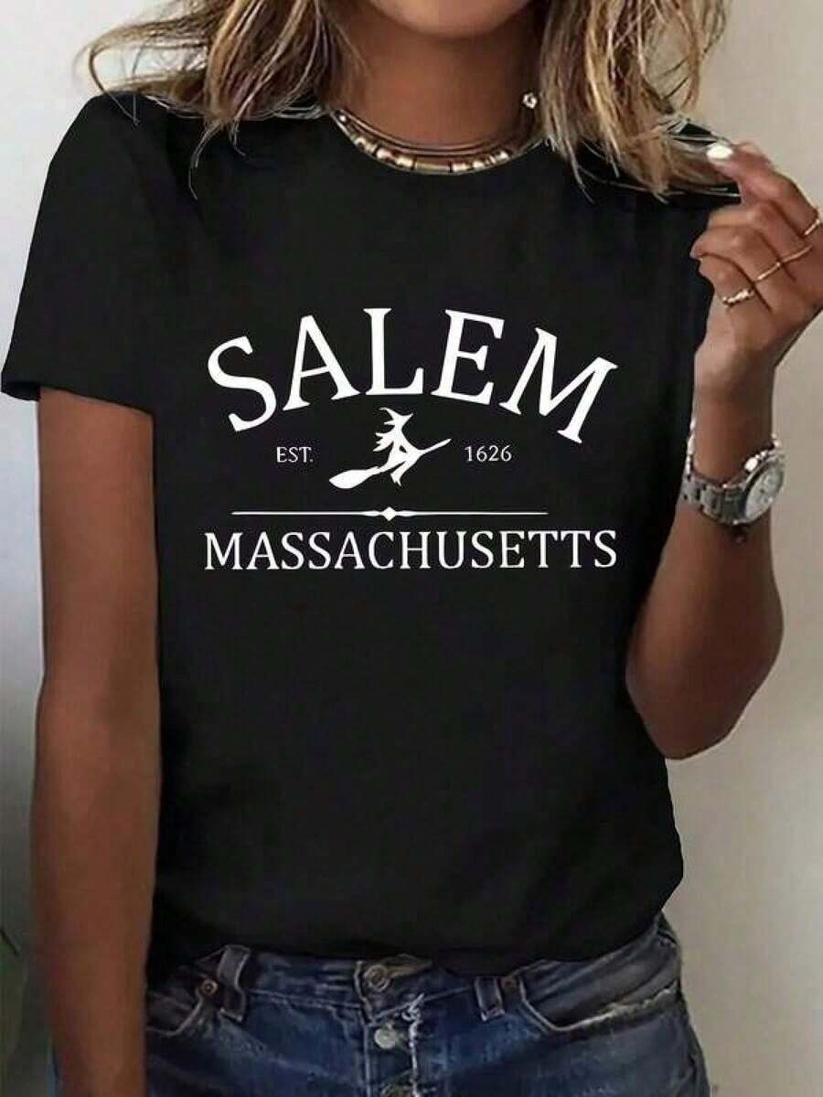 Women's T-Shirt With Salem And Massachusetts Witch's Broom Print - Casual Crew Neck T-Shirt Suitable For Salem Events And Casual Wear, Machine Washable Witchwear. Soft Fabric, Colorful Design, Suitable For Parties And Daily Wear, Fashion, Holiday Outfit, Ideal For Gifts. Suitable For Spring, Summer And Autumn. - 黑色 - 查看 1
